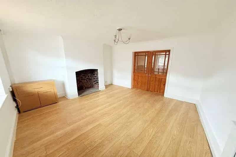 2 bed house for sale