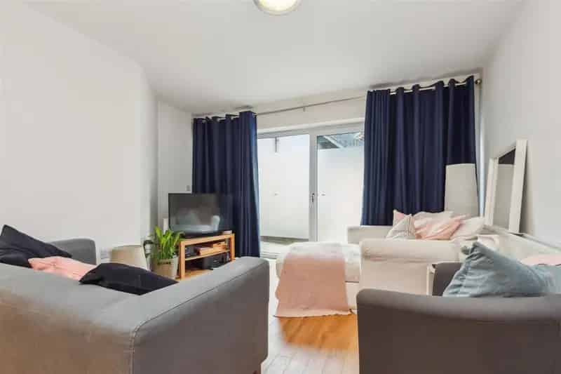 2 Bedroom Flat to Rent Near Transport Links