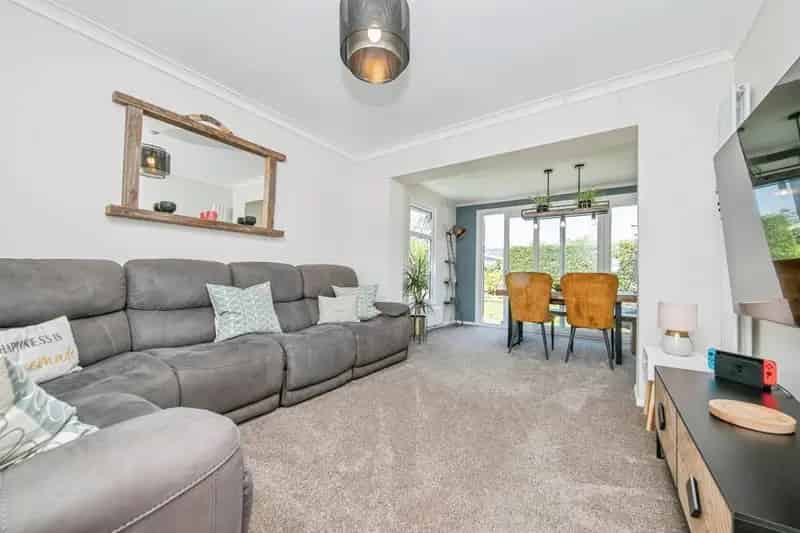 Refurbished 3-Bed Detached Bungalow with Garden and Garage