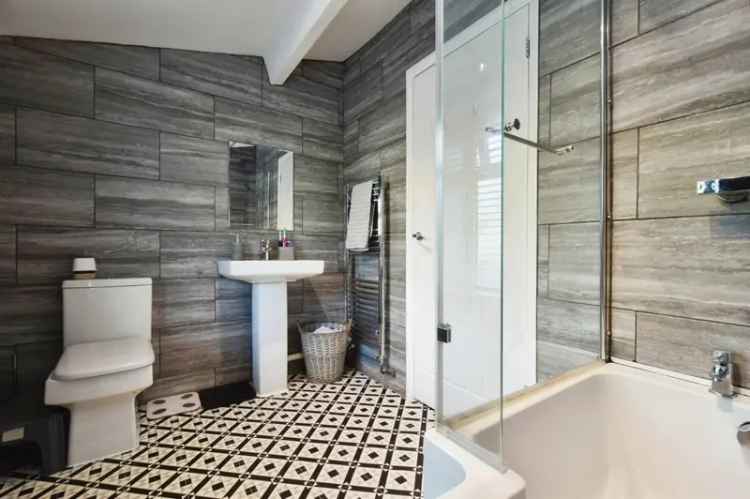 3 Bedroom End Terrace House For Sale