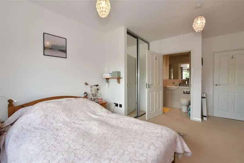 2 Bed Flat for Sale Walthamstow Modern Open Plan Living En Suite Study Balcony