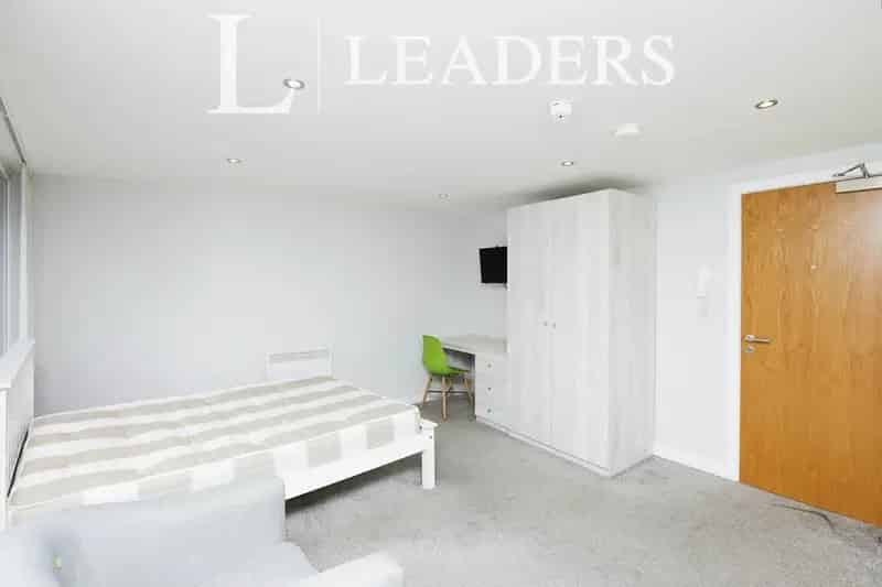 Studio to Rent