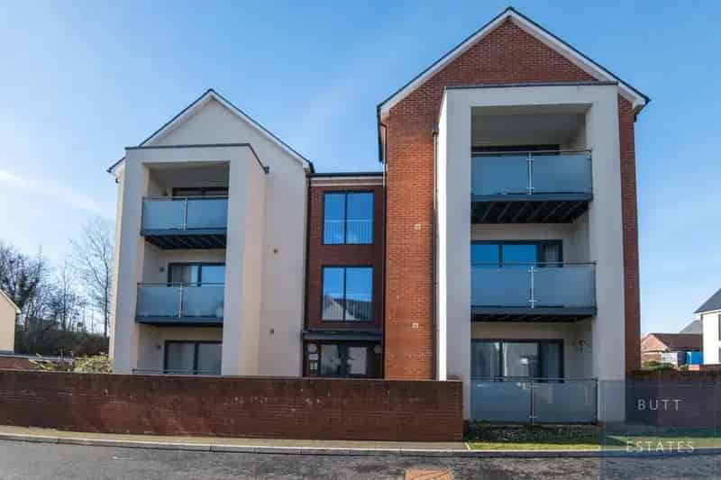 2 Bedroom Apartment for Sale Near City Centre
