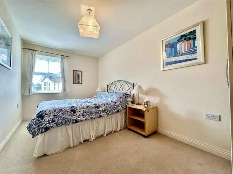 2 Bedroom Apartment near Beach - Modern, Allocated Parking