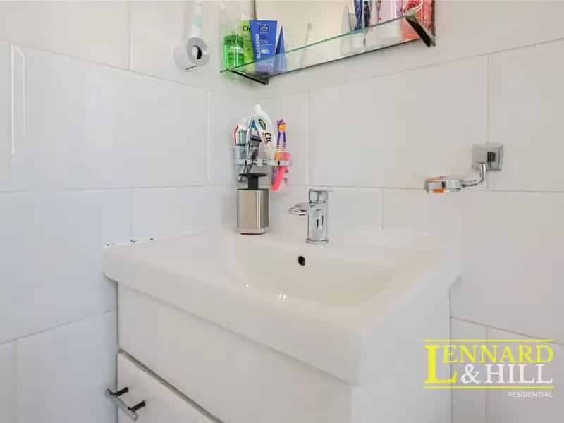 3 Bed Family Home For Sale Near Town Centre And Mainline Station