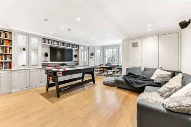 Four Bedroom House for Sale in Fulham SW6