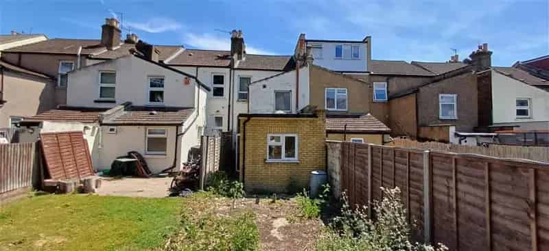 20 Dennett Road Croydon Surrey Freehold Mid Terrace House