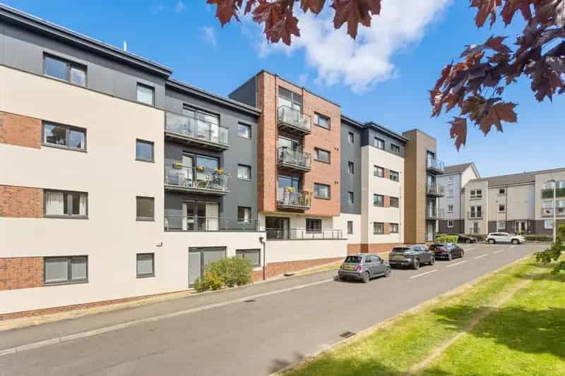 3 Bedroom Flat for Sale in Corstorphine
