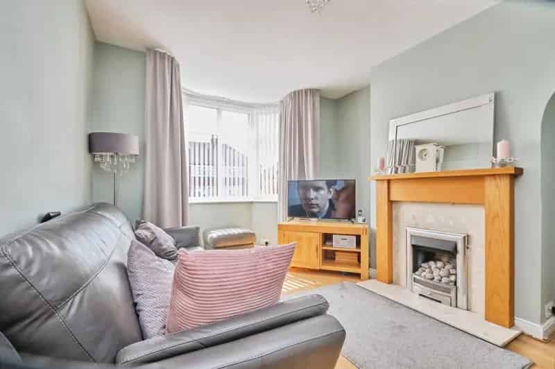 Beautiful 3-Bedroom Family Home Near Schools and Shops
