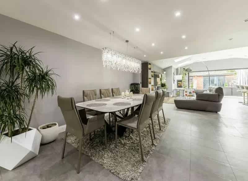 5 Bedroom Semi-Detached Family Home with Annex