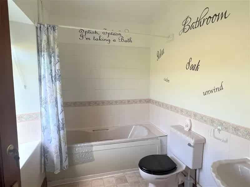 4 5 Bedroom Country Residence 1.25 Acres Modernisation Needed