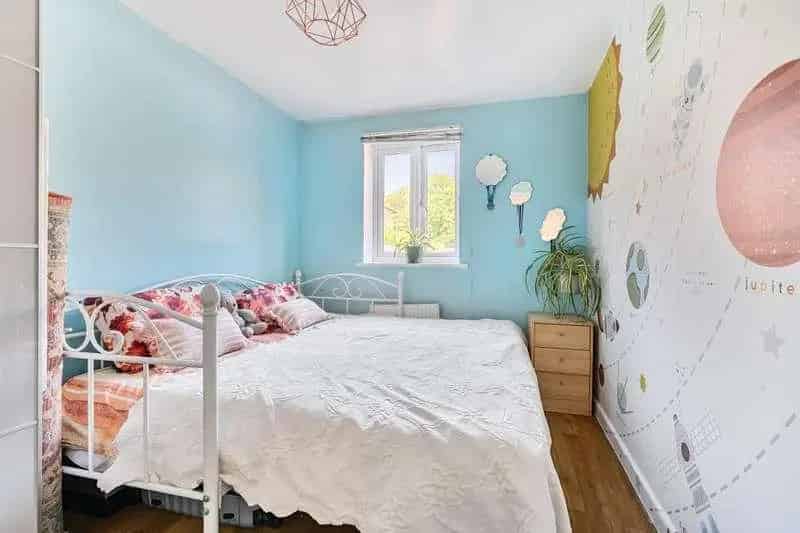 2 Bed Flat for Sale Two Parking Spaces Extra Utility Room