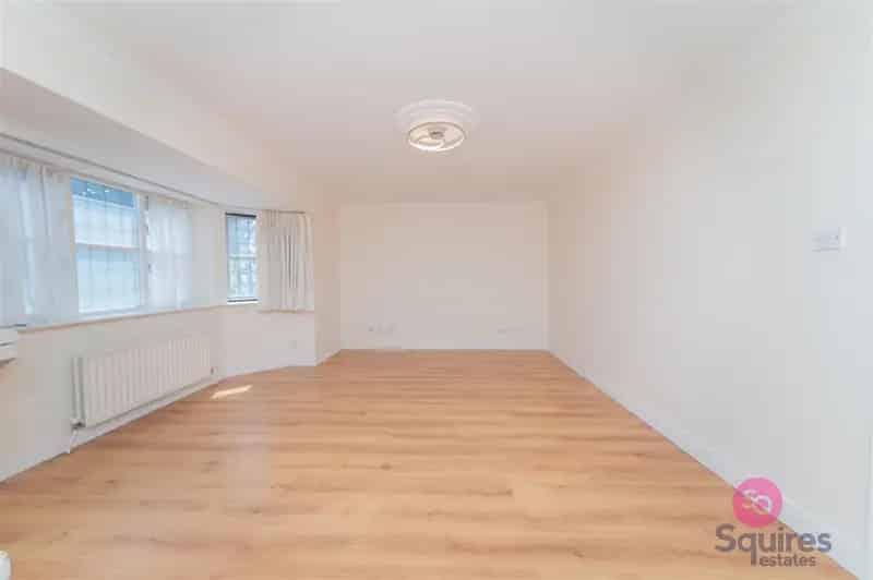 2 Bedroom Flat House to Rent Hendon Central Chain Free