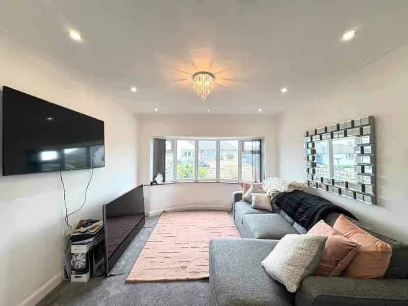 3 Bedroom Bungalow For Sale