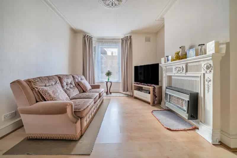 Four Bedroom Victorian Home Near River Quaggy Chain Free
