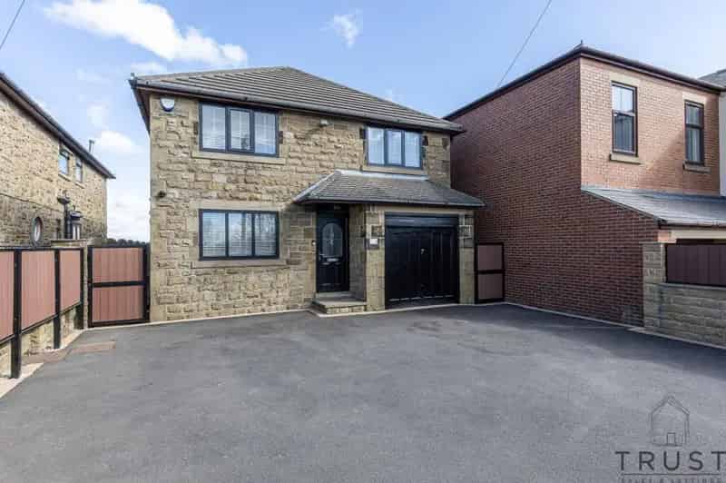 6 Bedroom Detached House For Sale