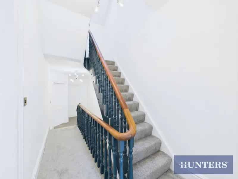 6 Bed End Terrace House For Sale