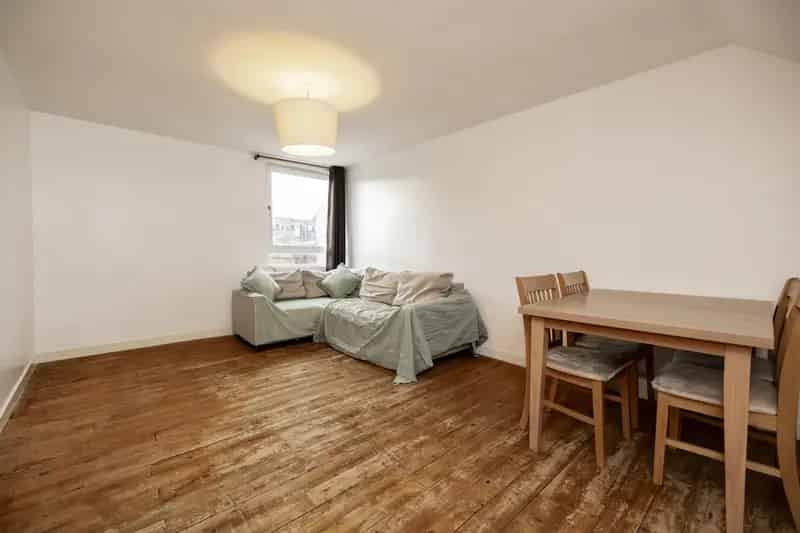2-Bed Flat for Sale - Ideal for First-Time Buyers and Investors