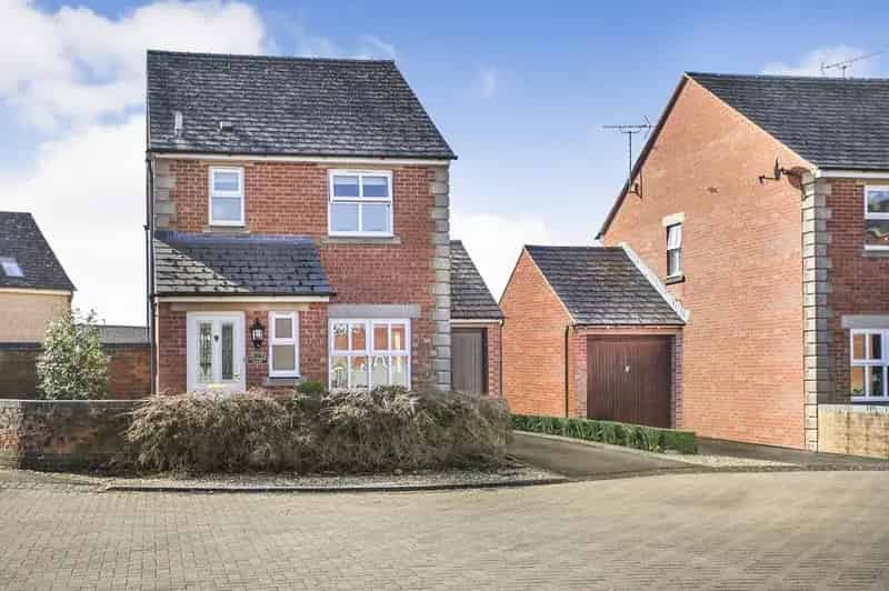 3 Bedroom Detached House For Sale