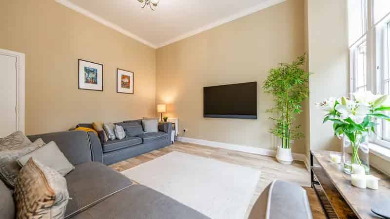 Glasgow West End 2-Bedroom Duplex Apartment