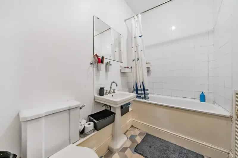 Flat For Sale , London, England