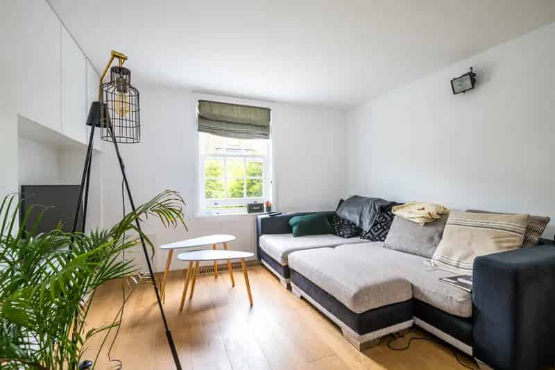 3 Bedroom Semi Detached House to Rent Brixton