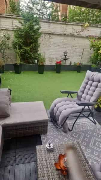 Townhouse 4 bedrooms 2 bathrooms ample storage near shops schools