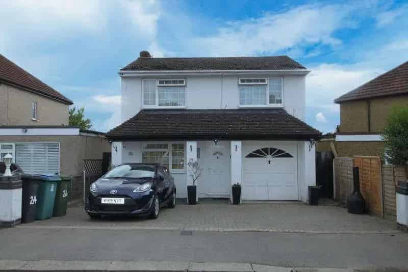2 bed house for sale