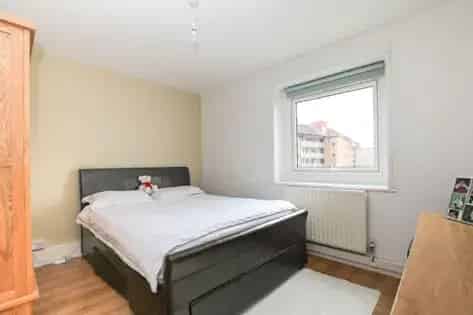 3 Bedroom 69m² Flat in London - Pre-Viewing Reservations Available