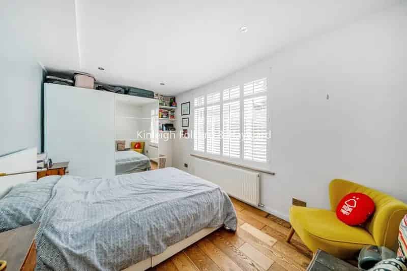 One Bedroom Garden Flat Near Bowes Park Underground