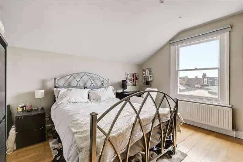 2 bed flat for sale
