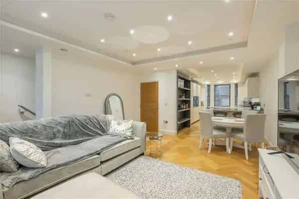 Luxury 4-Floor Home in Cambridge De Freville Area