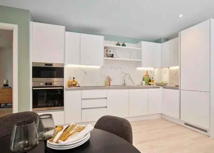 2 Bedroom Flat 14th Floor Pet Friendly Gym Roof Terrace
