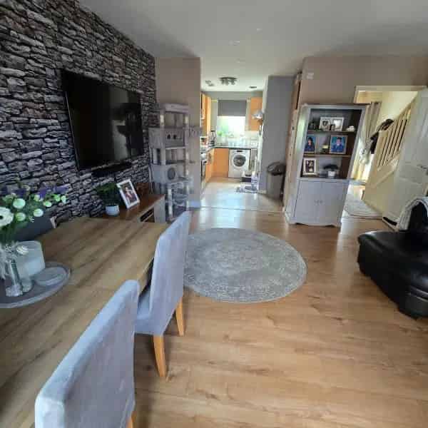 2 Double Bed Home Near Amenities - Secure Parking
