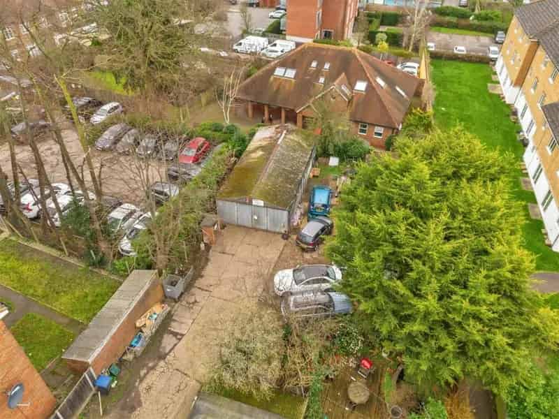 3 Bed Flat Mixed Use Building Development Opportunity