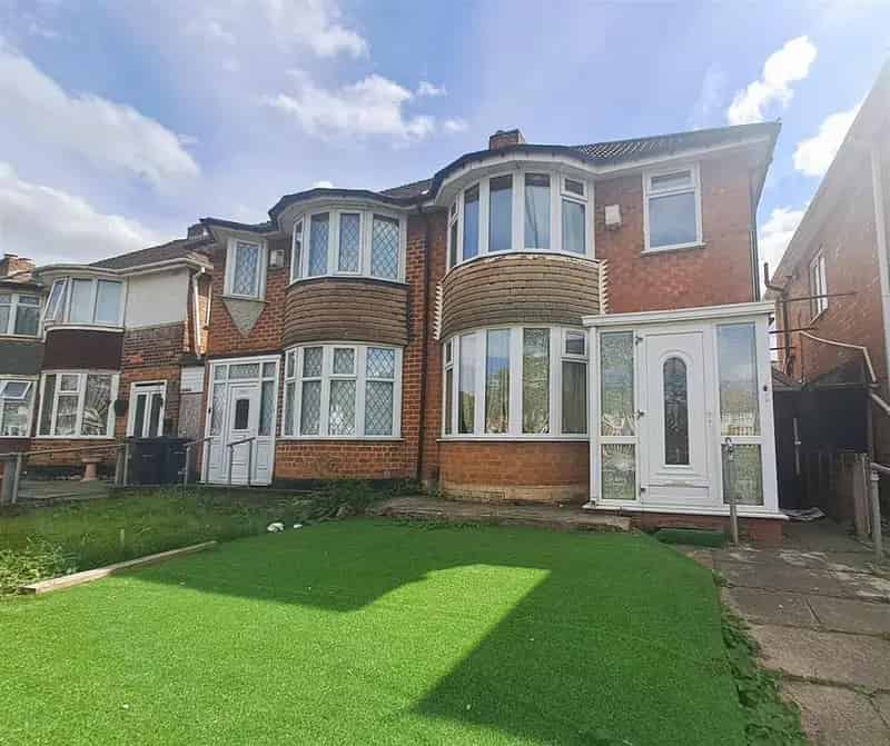 3 bedroom semi-detached house for sale