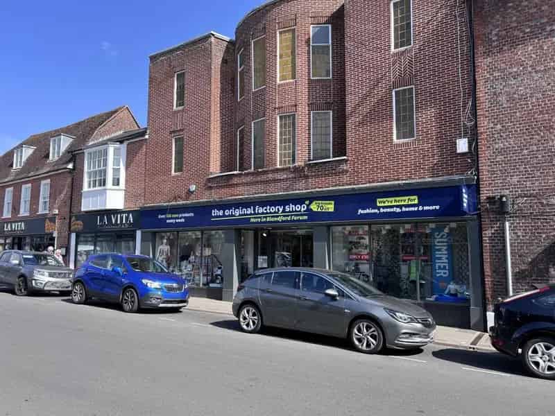 Retail Showroom Blandford Forum 9817 Sq Ft 70 Car Park Spaces