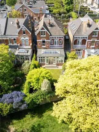 7 Bedroom Family Home Near Wandsworth Common