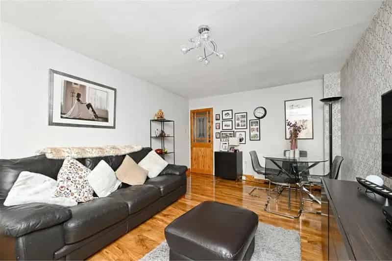 2 Bed Maisonette Dalkeith - High Street Location