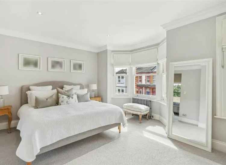 Stunning Refurbished Freehold Home Near Clapham and Brixton