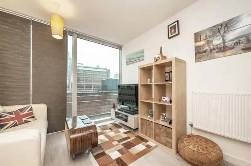 1 Bedroom Flat Canary Wharf 414 SQ FT Modern Apartment