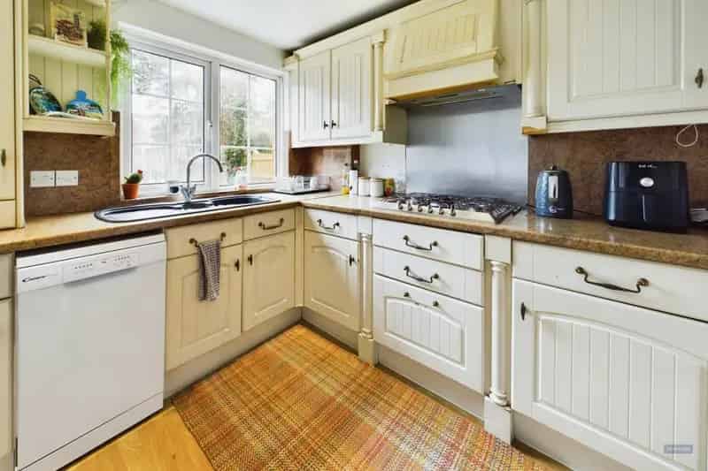 4 Bedroom House For Sale Bassett Green Road