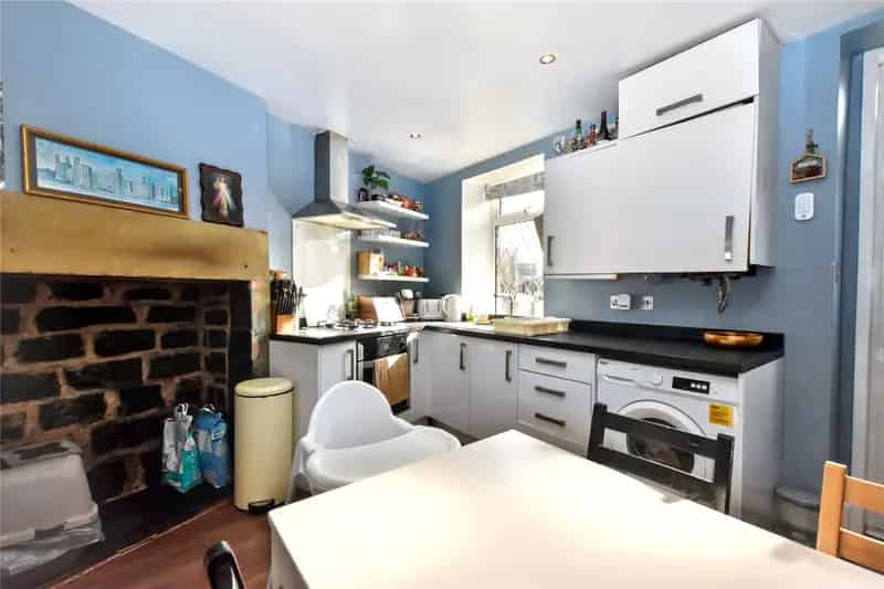 Two Bedroom Stone Terrace House with Off-Street Parking