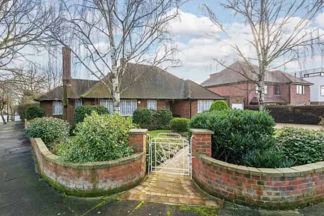 Detached Chalet Bungalow for Sale in Ealing W5