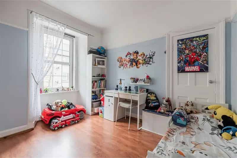 1 Bed Flat - First Floor with 1 Reception Room