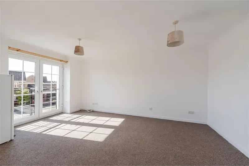 2 Bed Flat Livingston - Modern Apartment with Parking