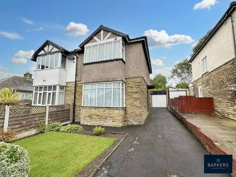 3 Bedroom Semi Detached House For Sale Birkenshaw