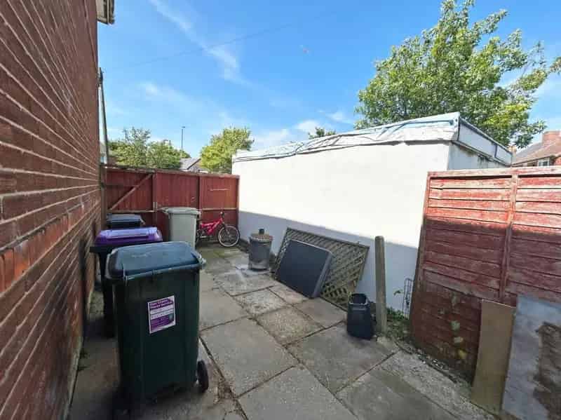 3 Bed End Terrace House For Sale - Modernisation Needed