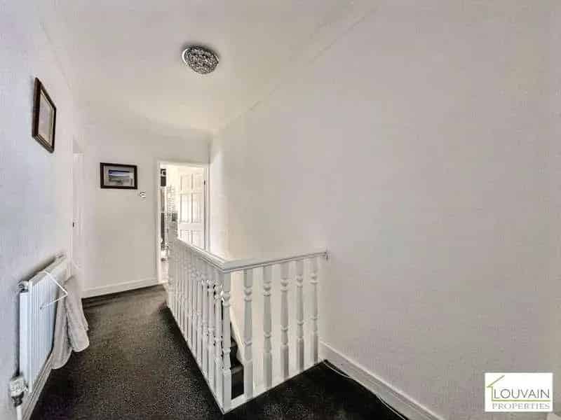 3 Bed House for Sale Spacious Family Home with Attic Room and Basement Storage
