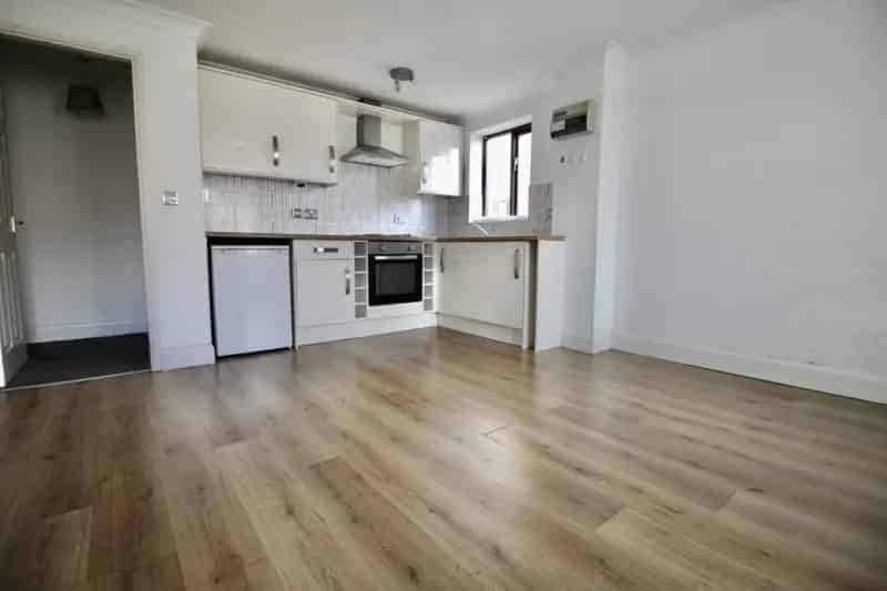 1 Bedroom Flat To Rent Available May 21 2025
